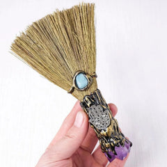 Mini Crystal Witch Broomstick - Wicca Ritual Broom for Altar Decor, Halloween Supplies, Pagan Amulet, Magic Spell Tools (Handmad