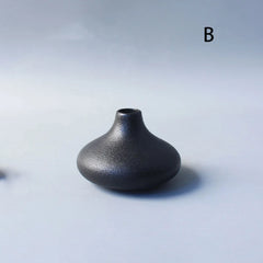 Ceramic vase, small flower vase, minimalist black ceramic living room decor, Japanese retro black dried flower planter