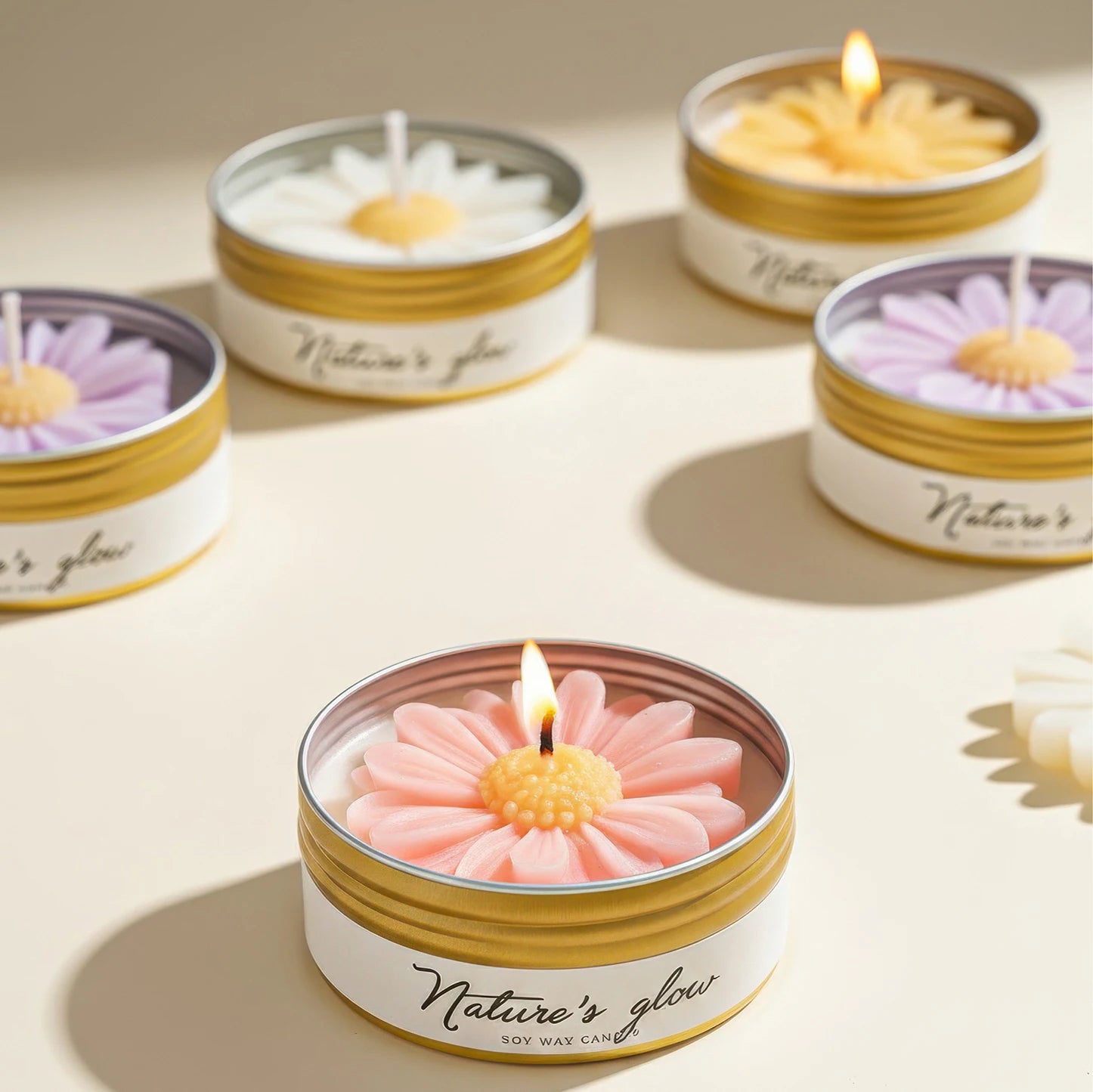 Chamomile Scented Candle Tin, Handmade Soy Wax Flower Candle, Smokeless Aroma Candle for Bedroom Decor, Romantic Gift for Women