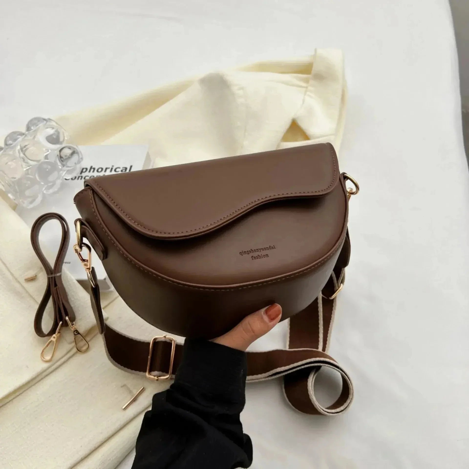 Vintage PU Leather Crossbody Bag for Women Small Saddle Shoulder Bag with Wide Strap Flap Design