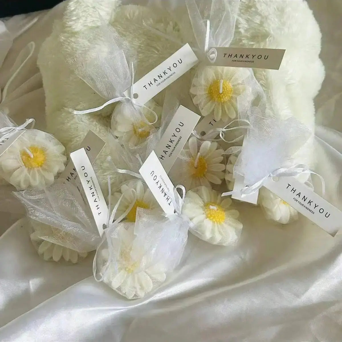 Daisy Shaped Candles Set - Wedding Favors Gift Basket, Bridal Shower Decor, Scented Soy Wax for Home Fragrance, Minimalist