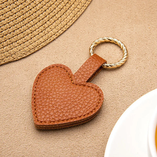 Travel Bag Hat Clip Kawaii Heart-shaped PU Leather Hat Hanger Outdoor Travel Beach Hat Clamps Travel Accessories Luggage Tags