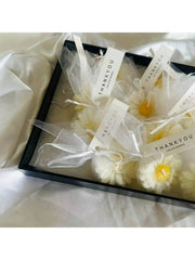 Daisy Shaped Candles Set - Wedding Favors Gift Basket, Bridal Shower Decor, Scented Soy Wax for Home Fragrance, Minimalist