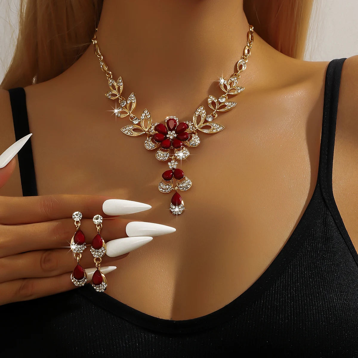 3PC Black & Gold Flower Jewelry Set – Necklace & Earrings