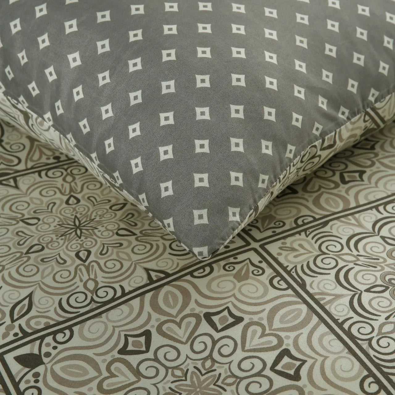 4piece Complete Bedding Set, Geometric Floral Printed Bed Set Includes duvet cover with fitted sheet & 1/2 pillowcases
