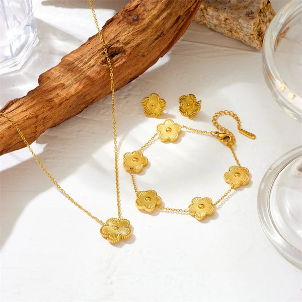 Plum Blossom Five-Leaf Clover Bracelet & Necklace – Y2K Style Jewelry