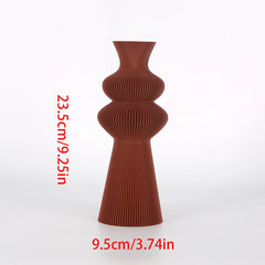 One modern and minimalist plastic vase, suitable for living rooms, studies, offices or exhibition halls, and is very suitable fo